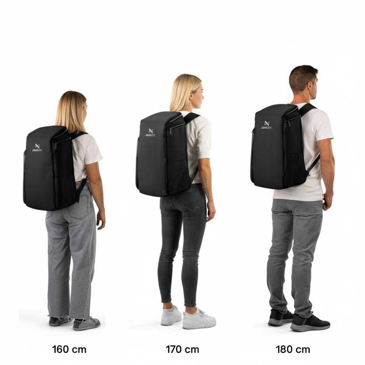 Trzy osoby o różnym wzroście (160 cm, 170 cm, 180 cm) pokazują plecaki Zeeksack na plecach, studio na białym tle.